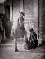 Der unabhängige Schuhputzer, aus 